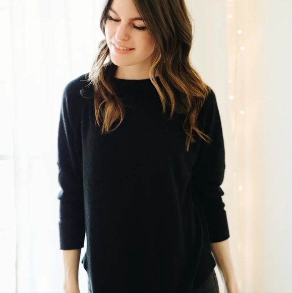 Forever 21 Black Crew Neck Sweater Soft Knit 3/4 Sleeved - Picture 1 of 4